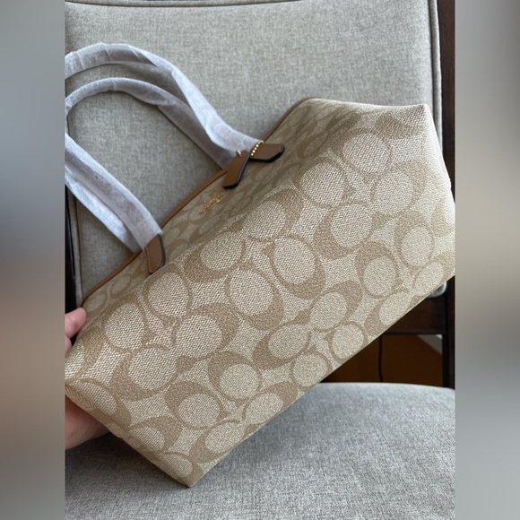 NWT!COACH SMALL CITY TOTE 23 IN SIGNATURE CANVAS (COACH CN733) - Picture 4 of 10